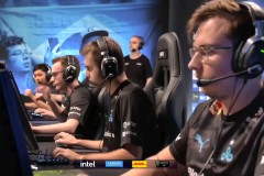 退役转型：多名选手转型教练，延续电竞生涯